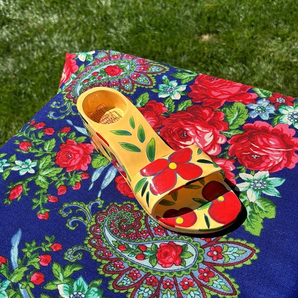 Ceramic Sandal Candle Holder, 8” x 2” - Picture 2 of 4